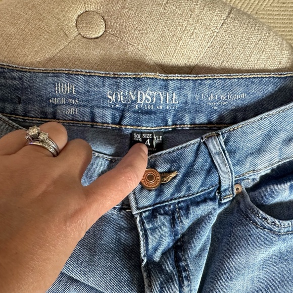 Nice Used Condition Sound Style Jean Shorts Size 4 - Picture 3 of 3